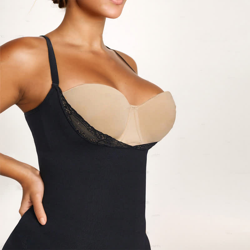 Robe body gainante en dentelle à buste ouvert