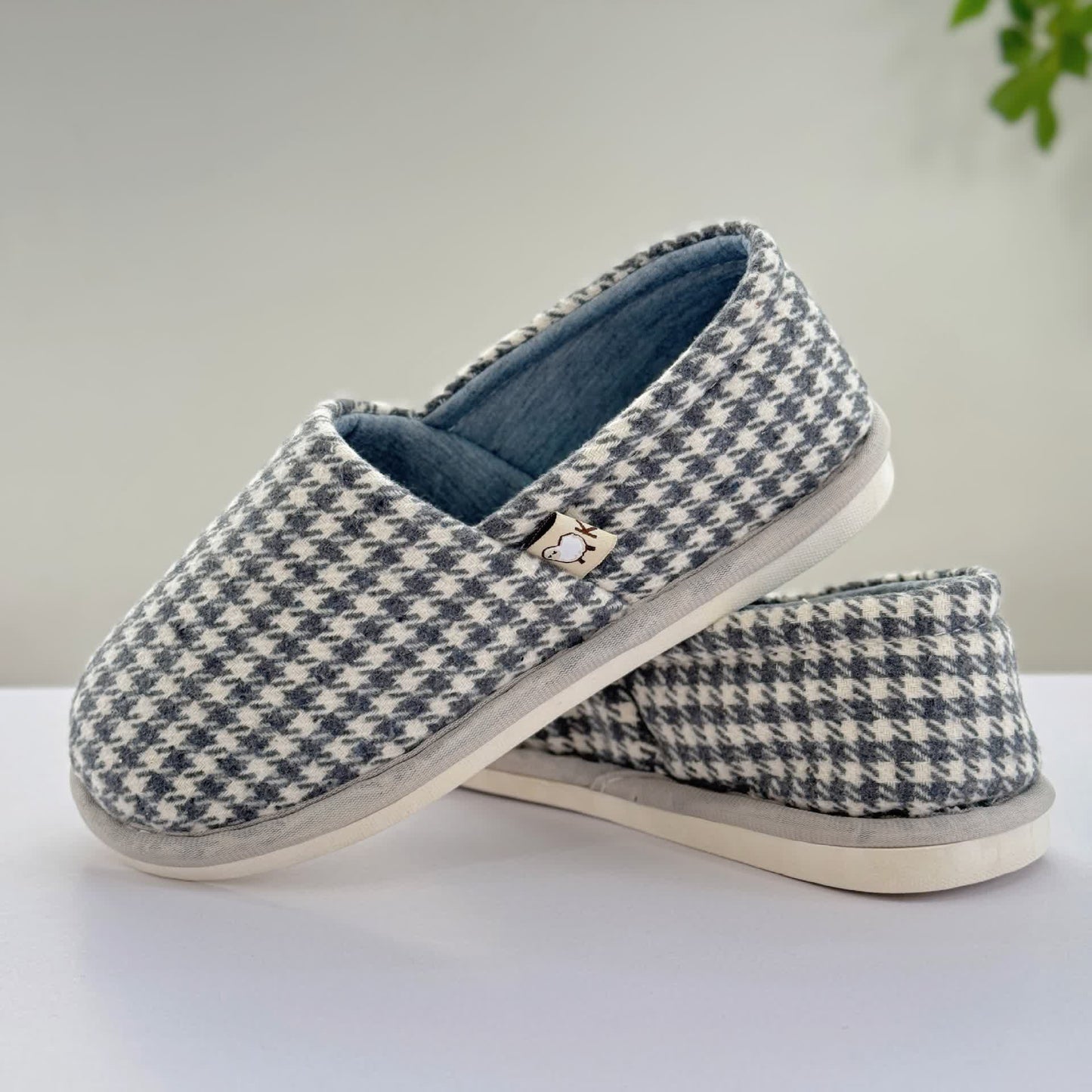 Chaussons légers antidérapants à carreaux pour la maison