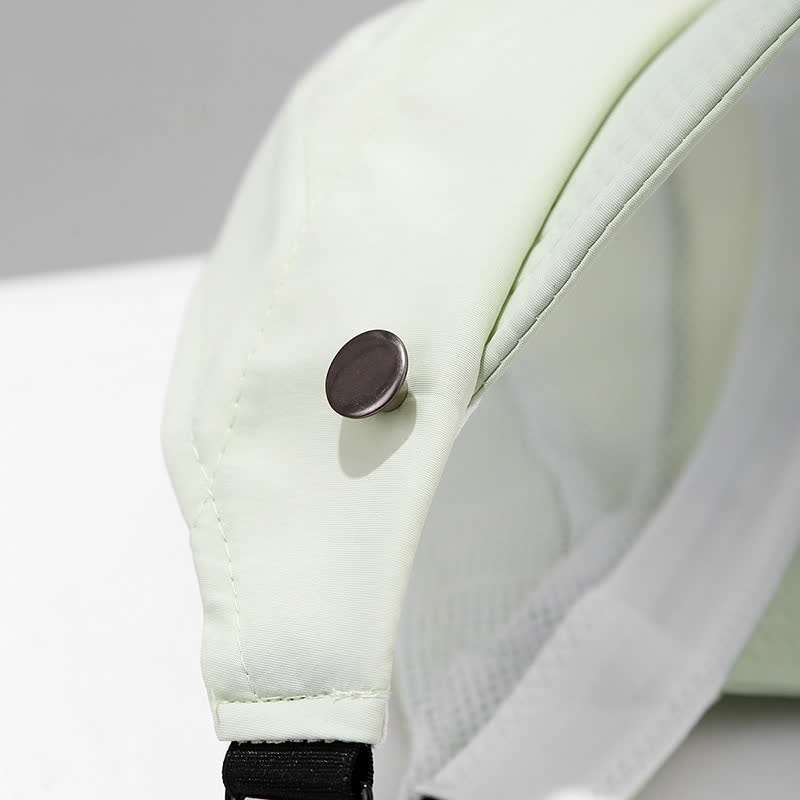 Chapeau à visière de protection solaire à moitié ouvert