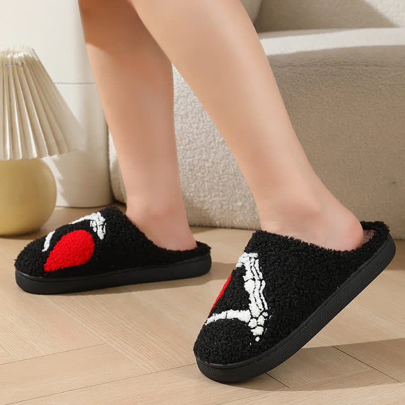 Chaussons grande taille motif squelette et cœur - image 4