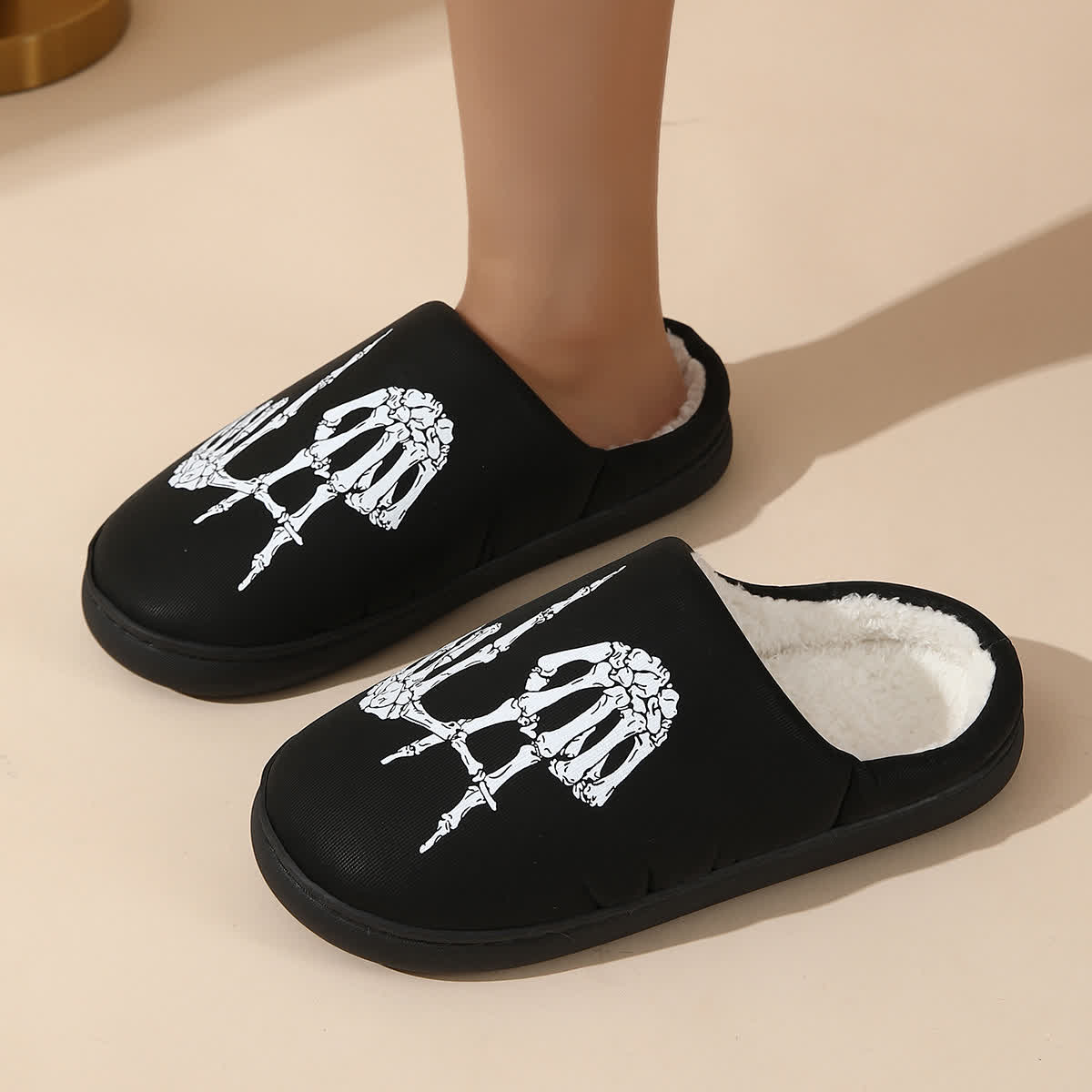 Chaussons grande taille à imprimé tête de mort - image 3
