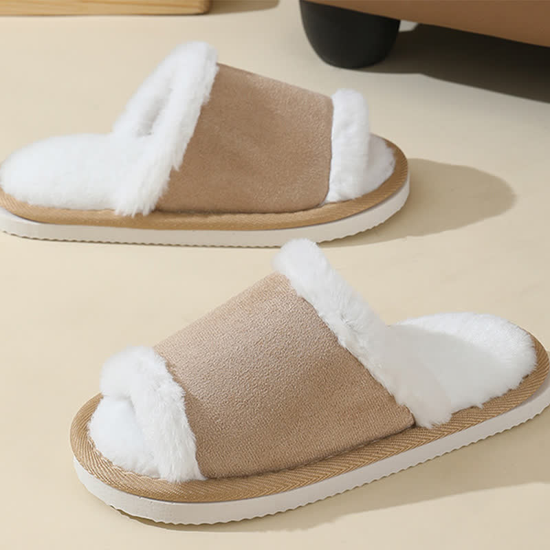 Chaussons en daim avec bordure en fourrure