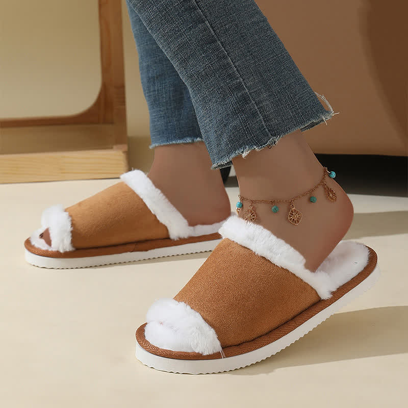 Chaussons en daim avec bordure en fourrure