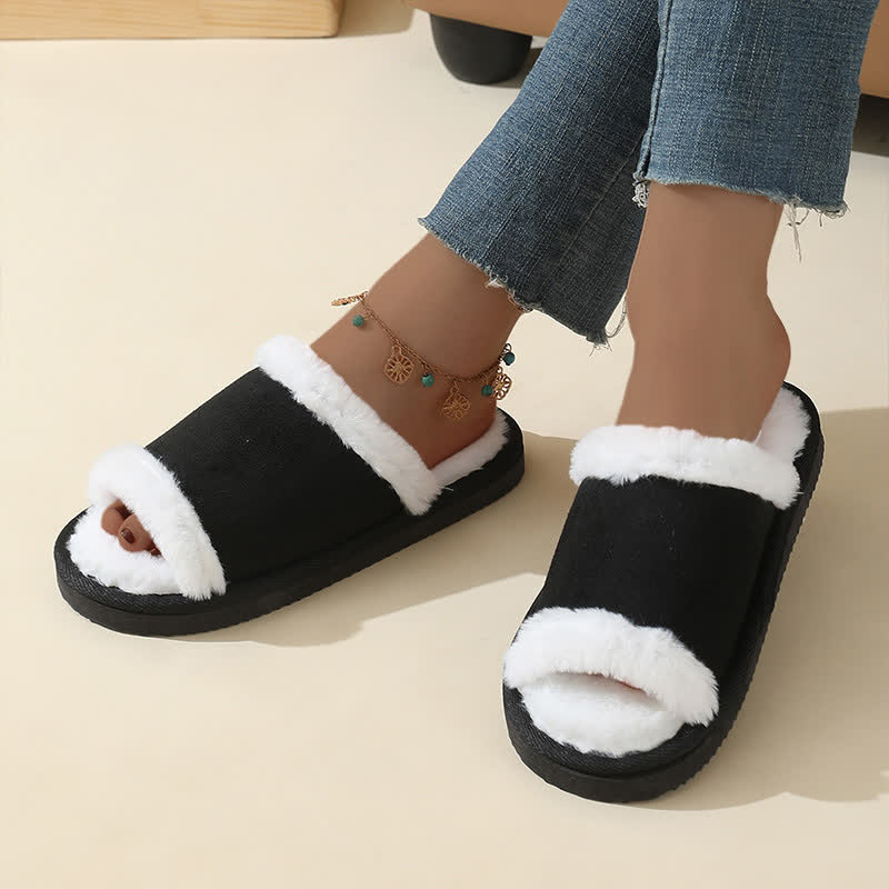 Chaussons en daim avec bordure en fourrure