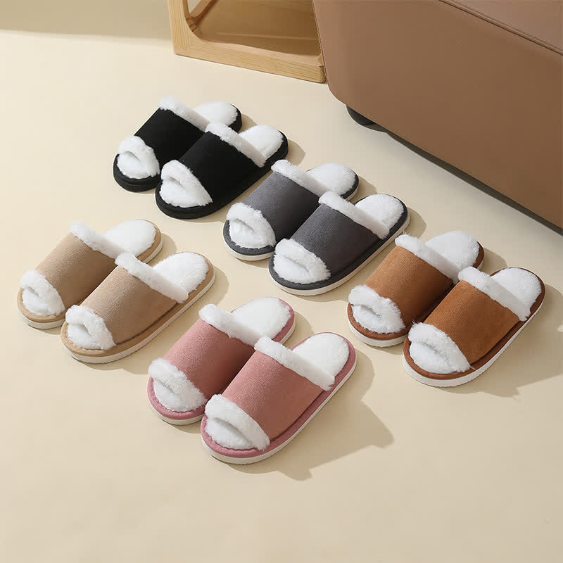 Chaussons en daim avec bordure en fourrure