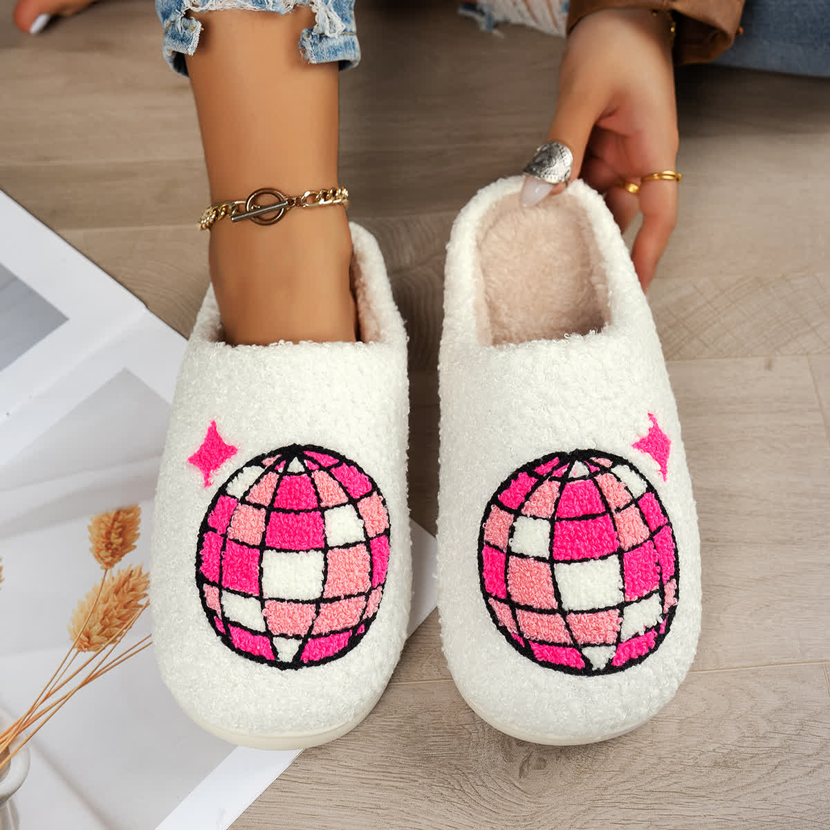 Chaussons grande taille à imprimé boule disco - Blanc - EU44-45 (US10-11) - image 9