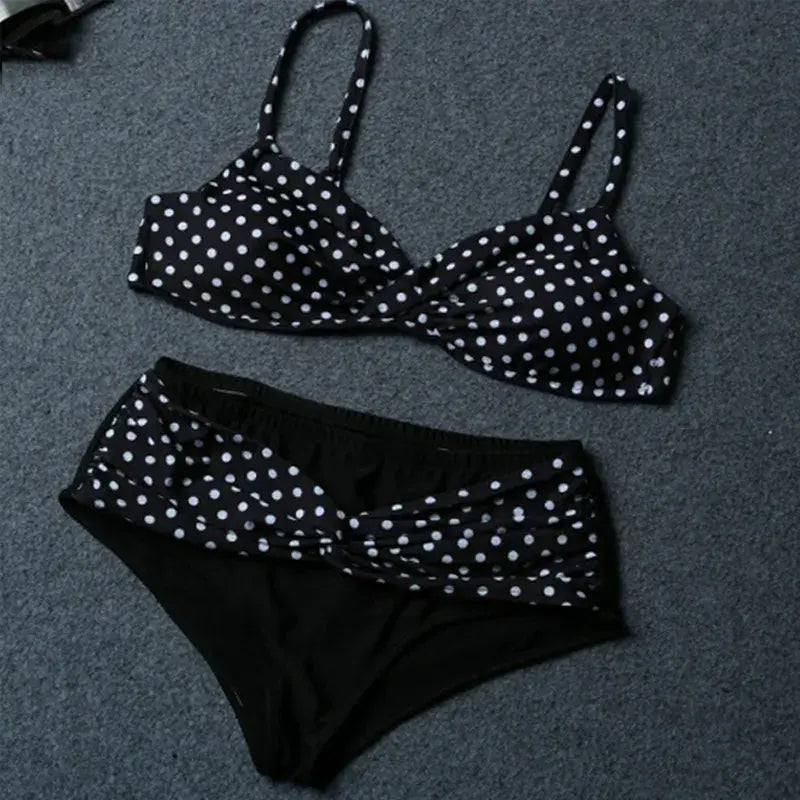 Ensemble bikini rétro blanc à pois torsadés sur le devant - image 2