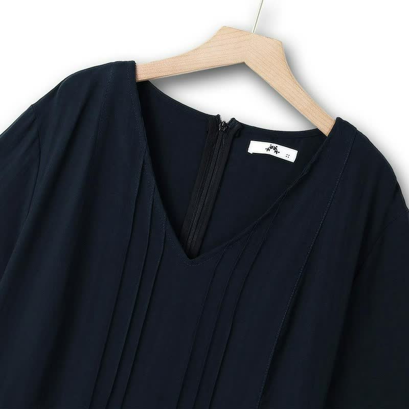 Robe midi plissée à col V - image 4