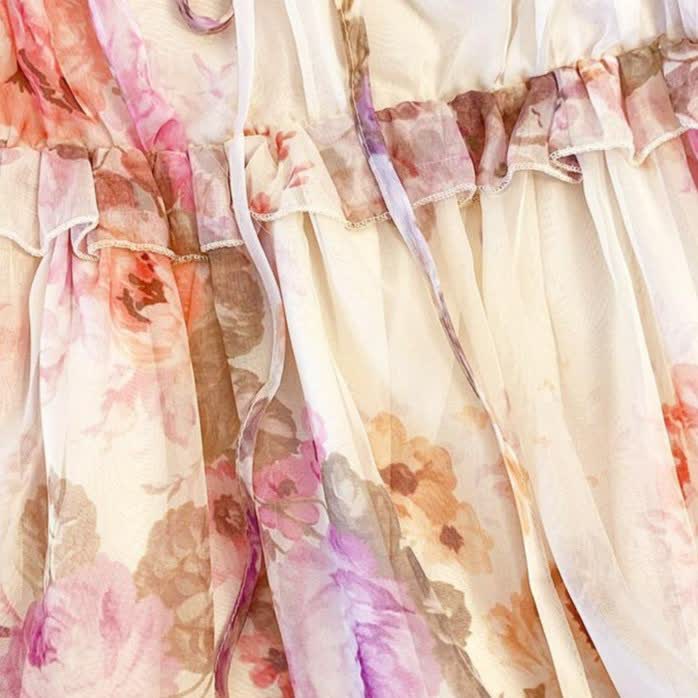 Blouse fleurie grande taille à épaules dénudées et smocks, ornée de fleurs. - image 4