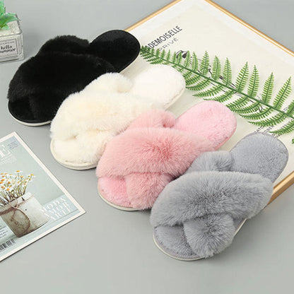 Chaussons en peluche à brides croisées grande taille