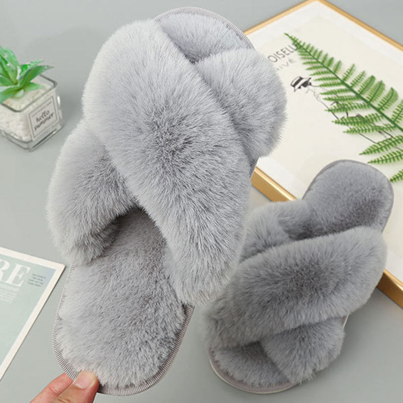 Chaussons en peluche à brides croisées grande taille - image 4
