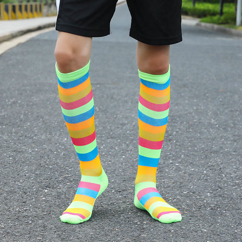 Chaussettes hautes à rayures arc-en-ciel (6 paires)