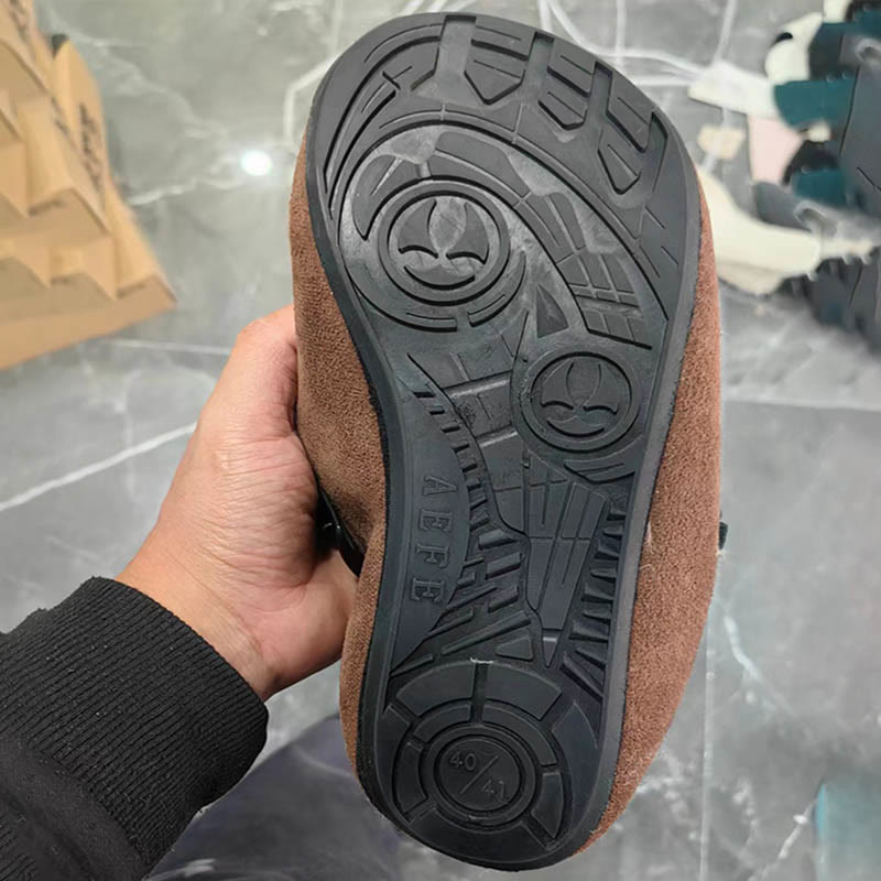 Chaussons-chaussettes tigre grande taille - image 3