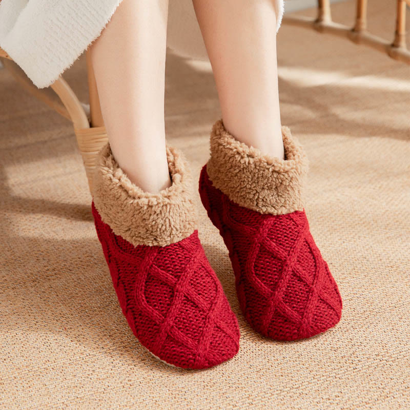 Chaussettes pantoufles antidérapantes et pelucheuses grande taille - Vin - EU36-42 (US3-8.5) - image 1