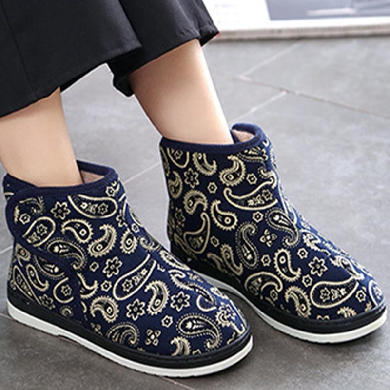 Chaussons brodés dorés grande taille - image 1