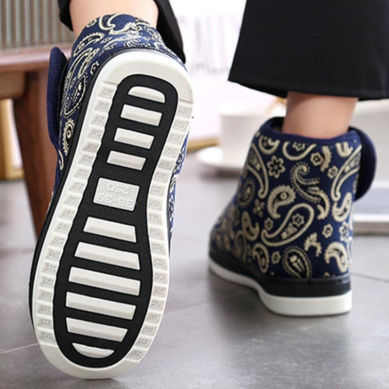 Chaussons brodés dorés grande taille - image 6