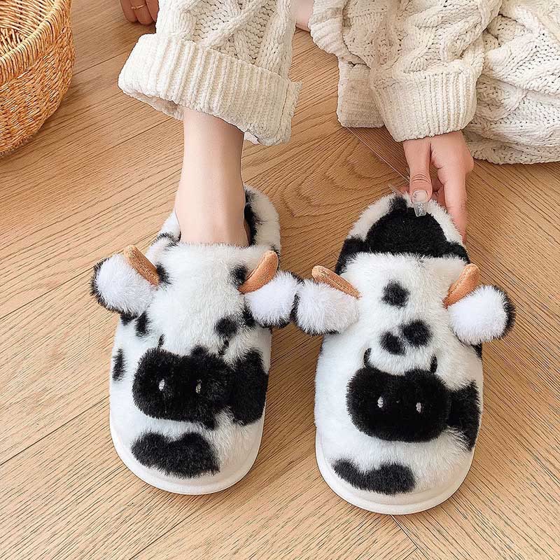 Pantoufles vache en peluche grande taille - image 3