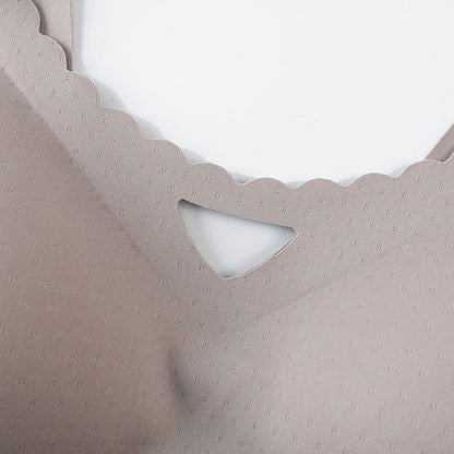 Soutien-gorge push-up sans armatures à bords ondulés et sans coutures grande taille