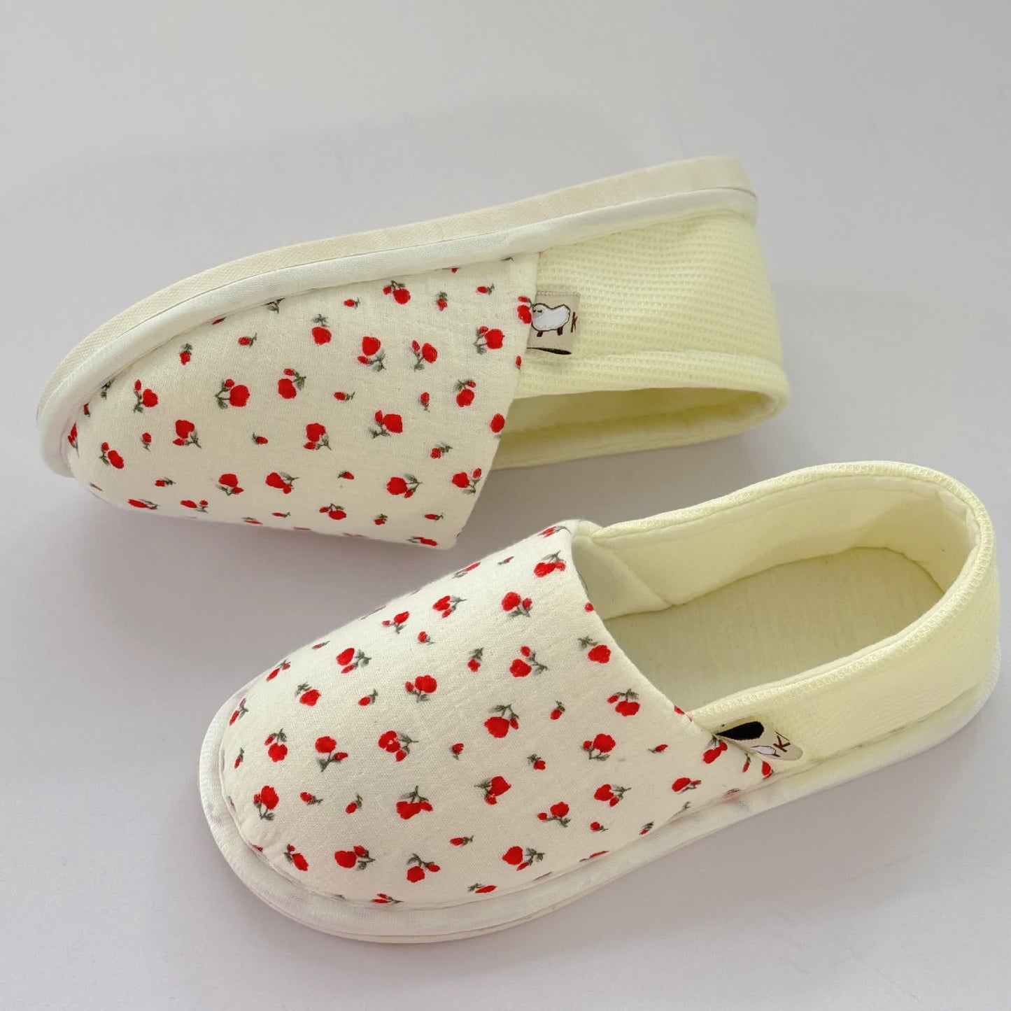 Chaussons d'intérieur en toile antidérapants à motif floral - image 2