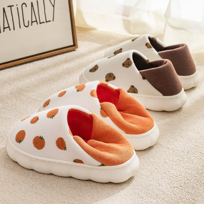 Chaussons fermés antidérapants à semelle épaisse et imprimé dessin animé - image 1