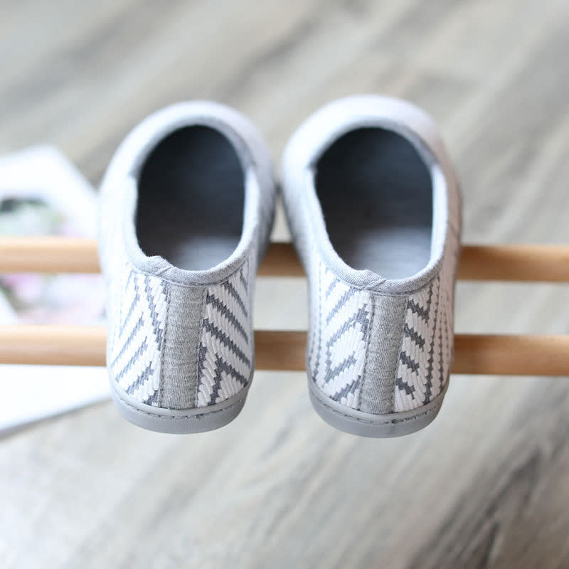 Chaussons respirants à rayures pour la maison après l'accouchement