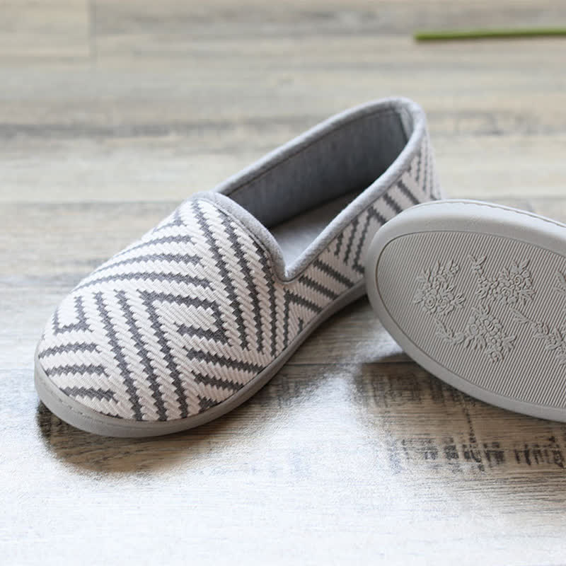 Chaussons respirants à rayures pour la maison après l'accouchement