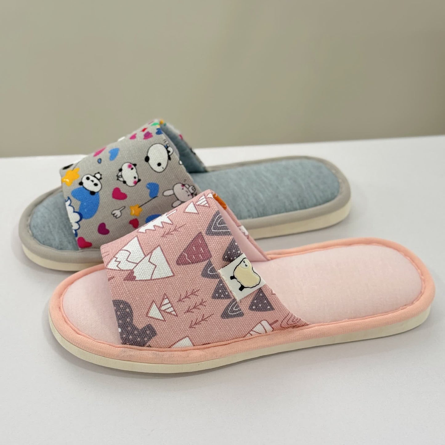 Chaussons ouverts en toile à imprimé dessin animé - image 1