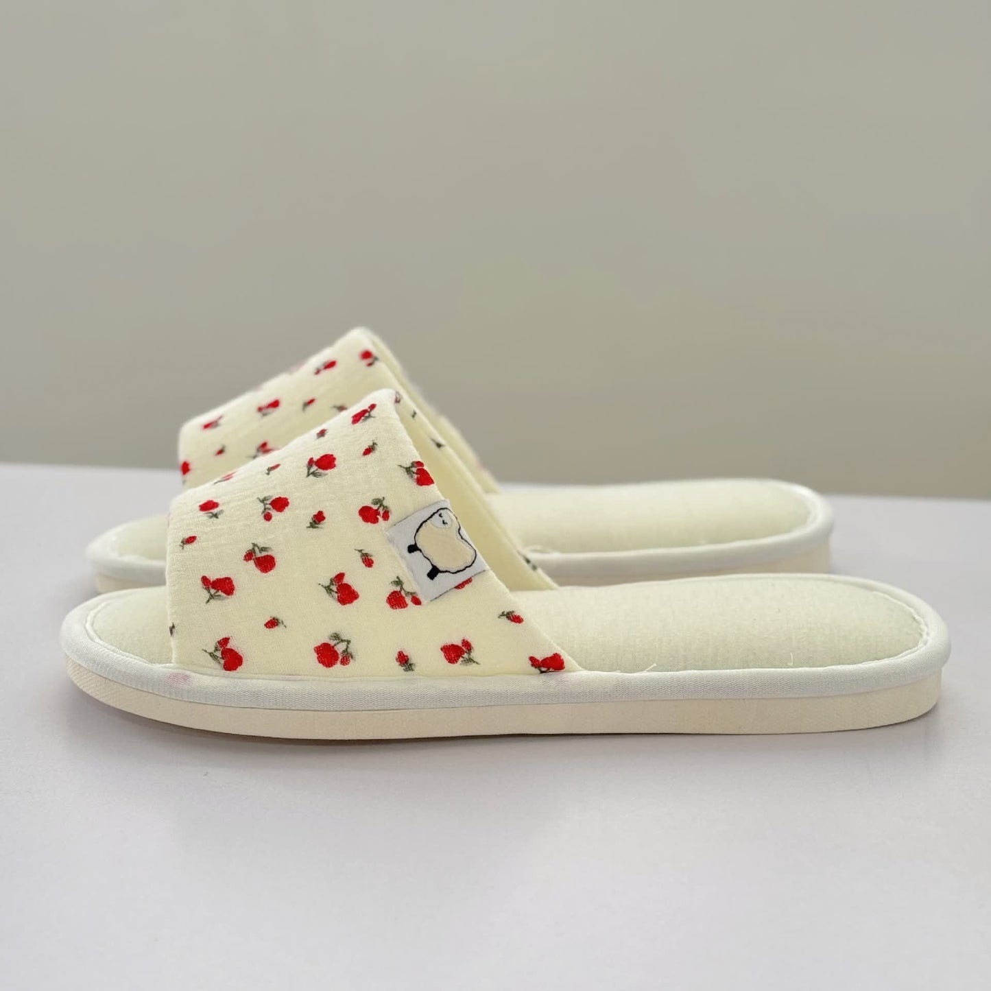 Chaussons ouverts en toile fleurie - image 6