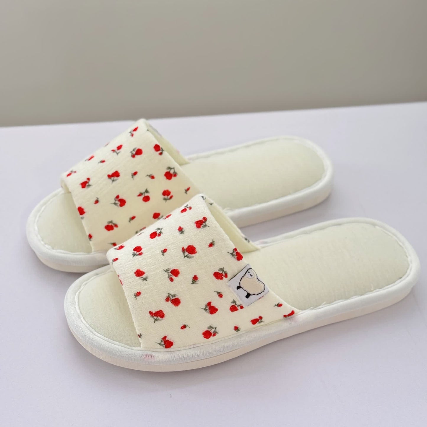 Chaussons ouverts en toile fleurie - Rouge - US8.5-9 - image 0