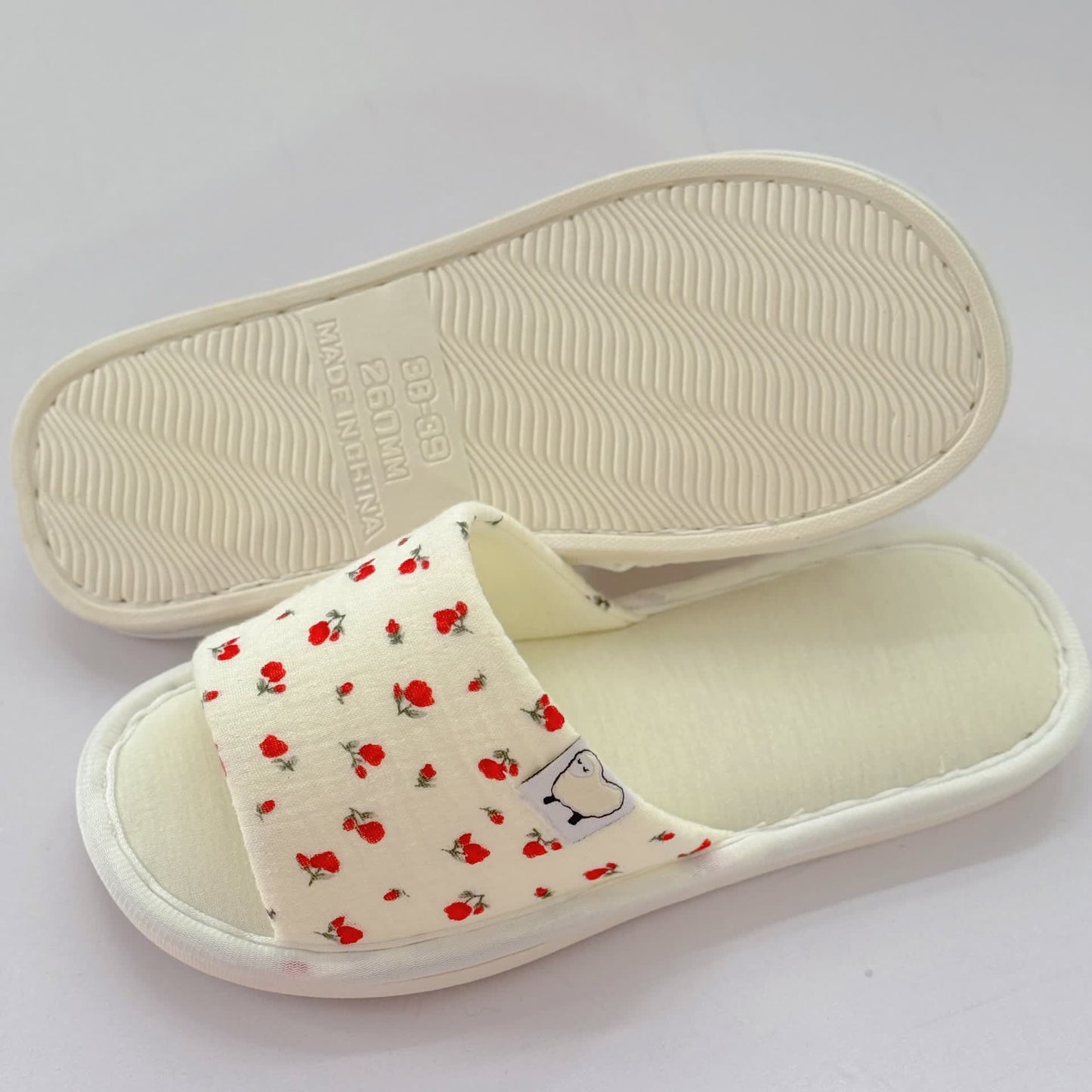 Chaussons ouverts en toile fleurie - image 5