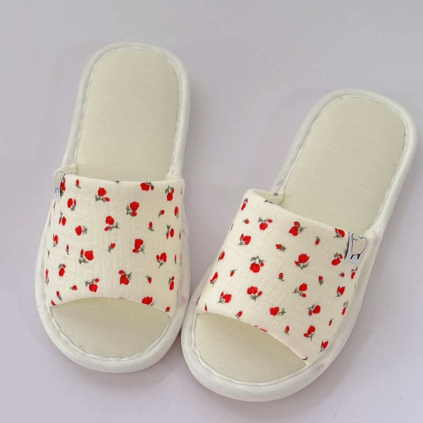 Chaussons ouverts en toile fleurie - image 2