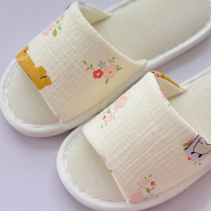 Chaussons élégants à bout ouvert en toile florale - image 4