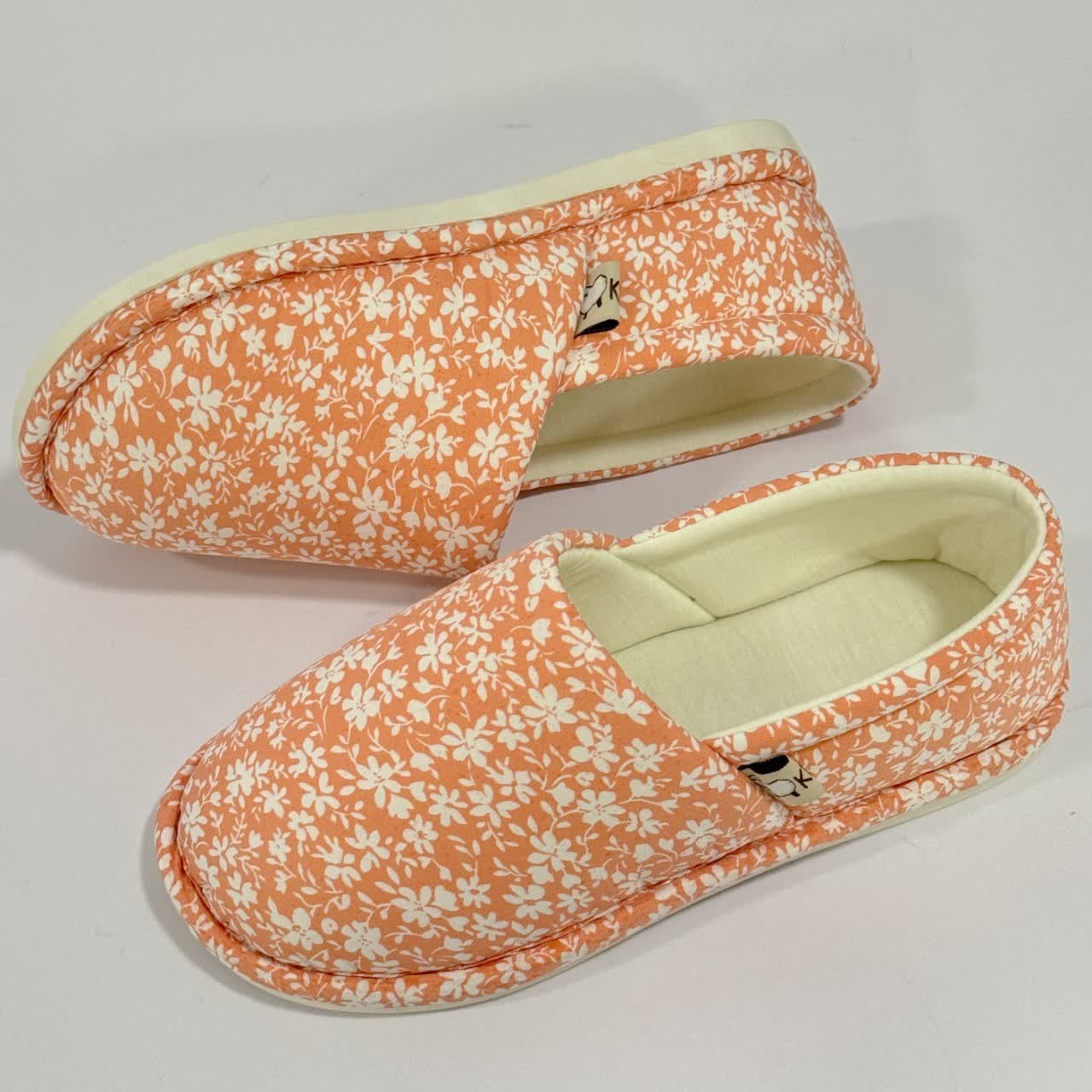 Chaussons d'intérieur antidérapants en toile à motif floral rustique - image 6