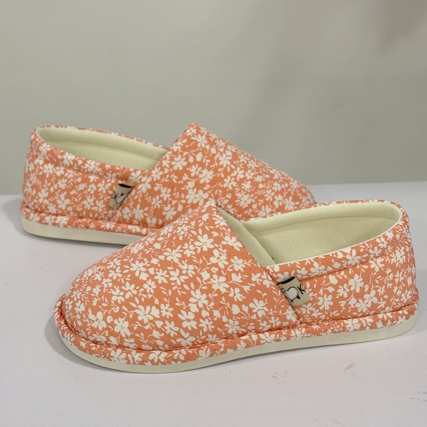 Chaussons d'intérieur antidérapants en toile à motif floral rustique - image 7