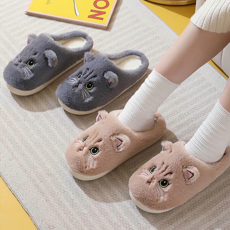 Chaussons d'intérieur en peluche avec un adorable chaton de dessin animé - image 1