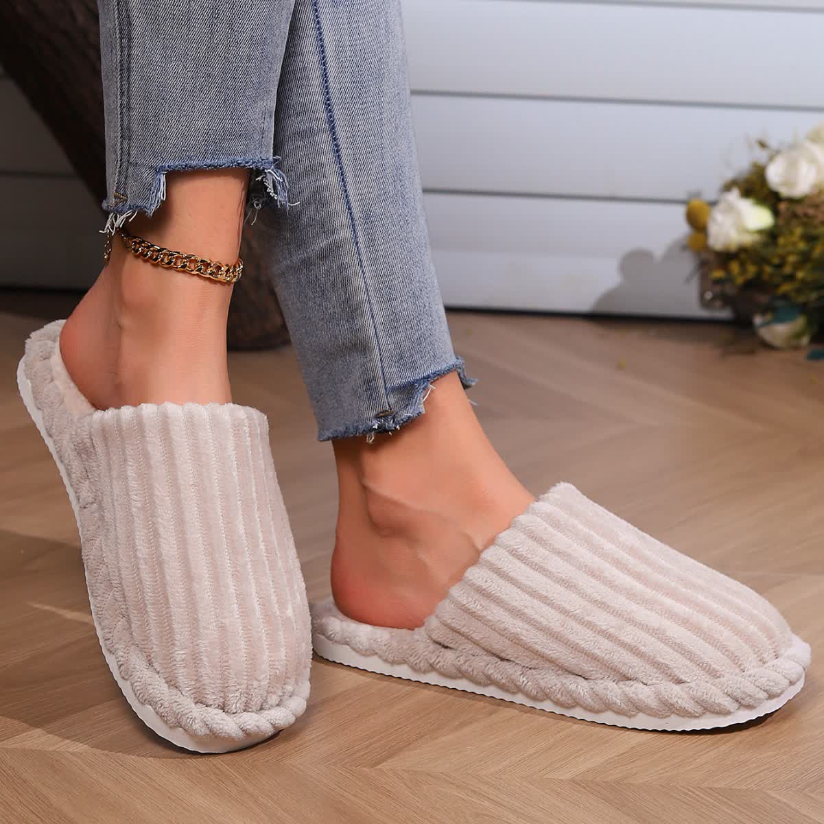 Chaussons chauds à semelle épaisse et bout fermé de couleur unie - image 1