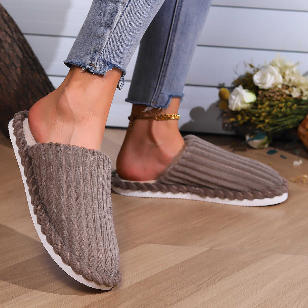 Chaussons chauds à semelle épaisse et bout fermé de couleur unie - image 6