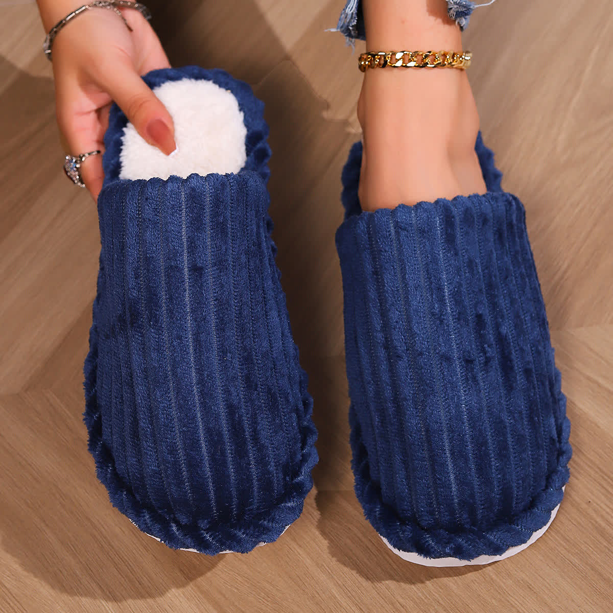 Chaussons chauds à semelle épaisse et bout fermé de couleur unie - image 11
