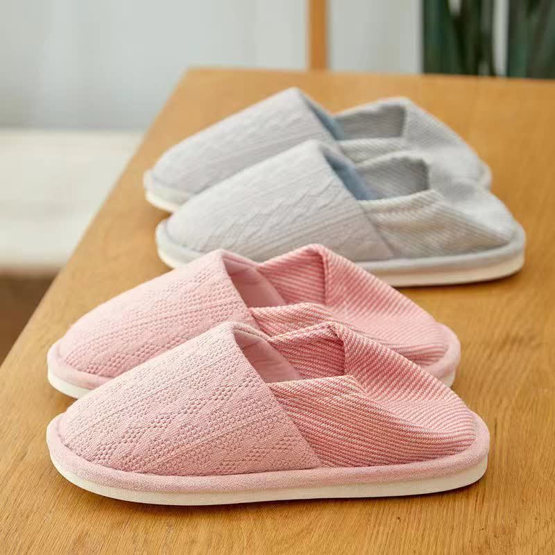 Chaussons simples à semelle souple pour la maison