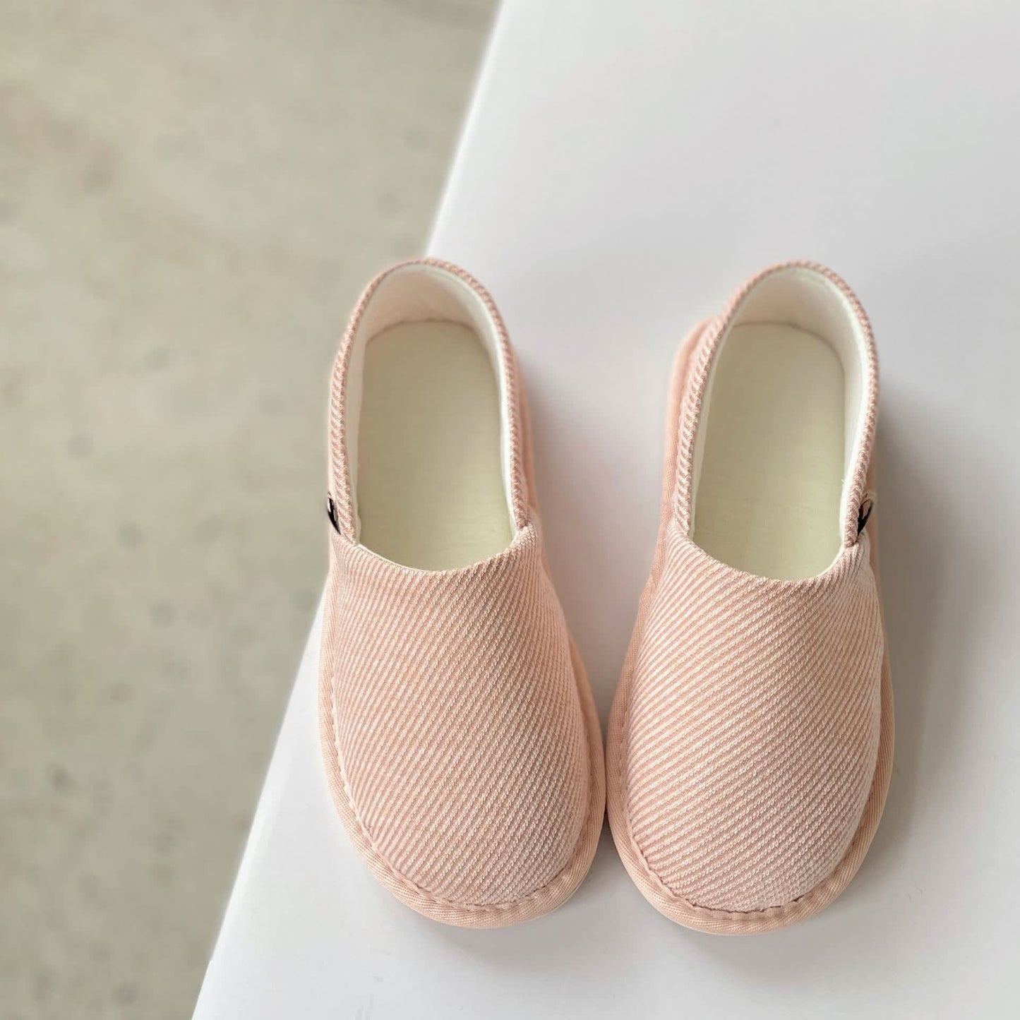 Chaussons d'intérieur à semelle souple et rayures simples - image 5