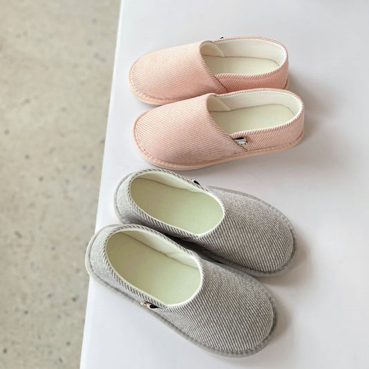 Chaussons d'intérieur à semelle souple et rayures simples - image 0