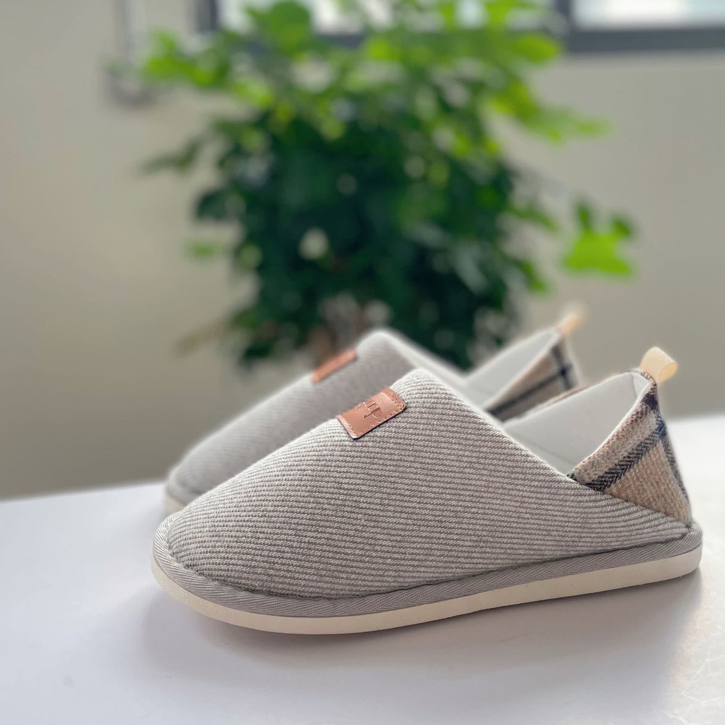Chaussons antidérapants à coutures à carreaux simples - image 9