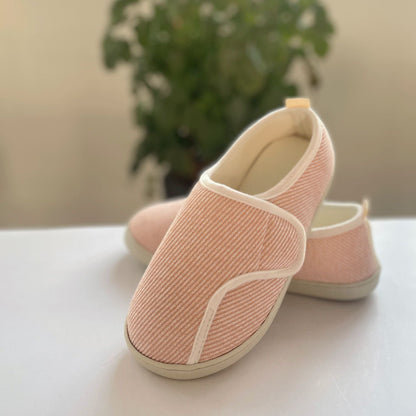 Chaussons rayés à semelle souple et velcro - image 1