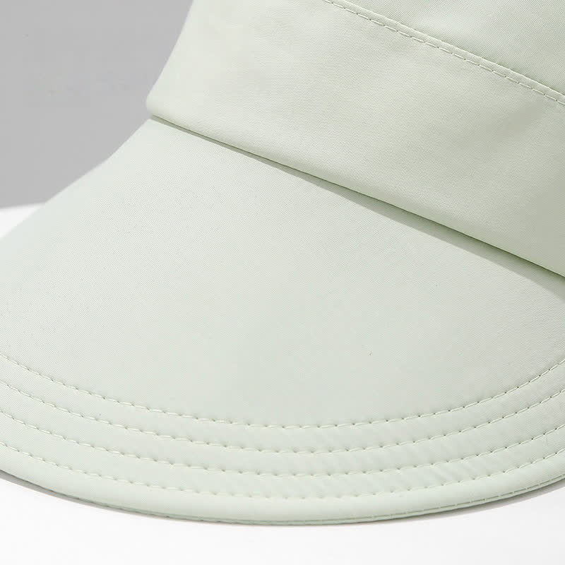 Chapeau à visière de protection solaire à moitié ouvert