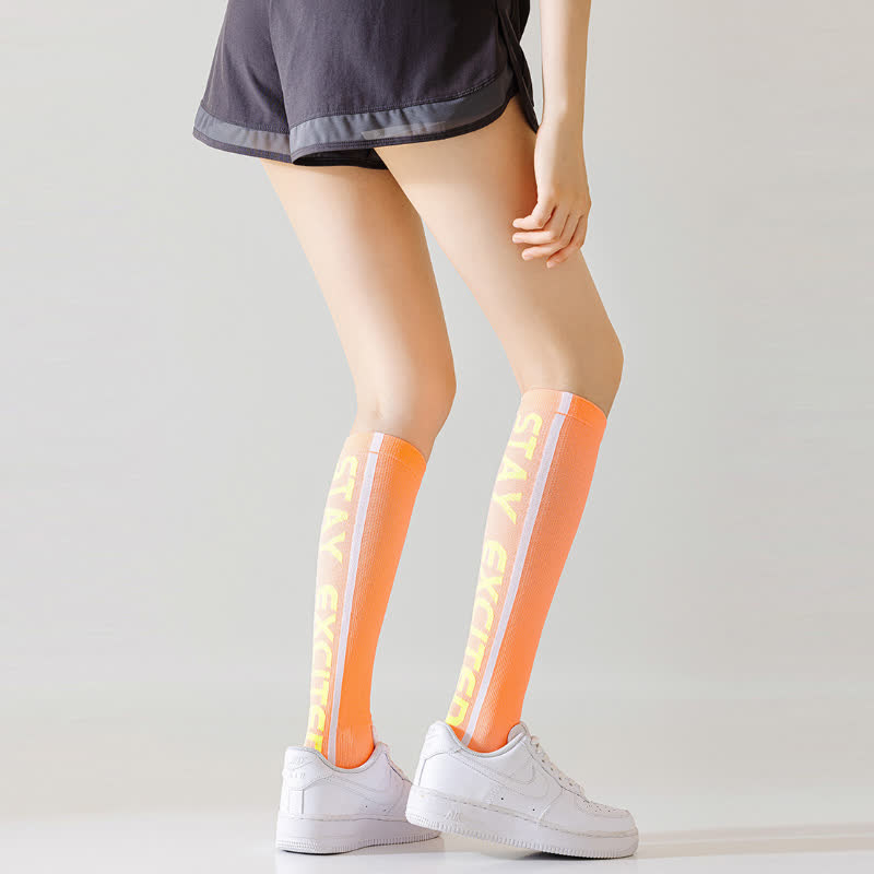 Chaussettes de compression hautes à imprimé lettres lumineuses (4 paires) - image 6