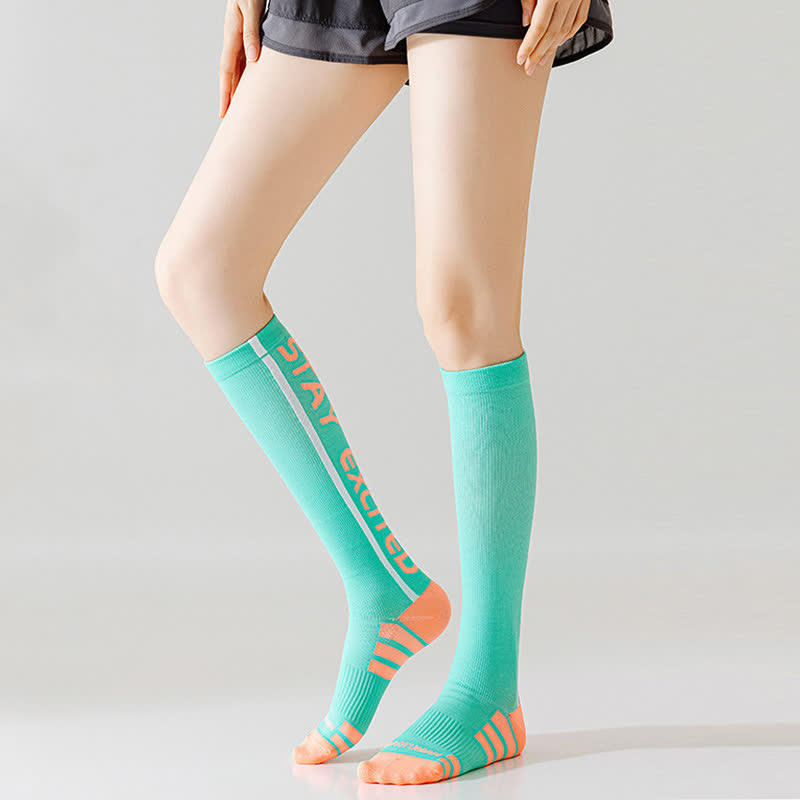 Chaussettes de compression hautes à imprimé lettres lumineuses (4 paires) - image 3