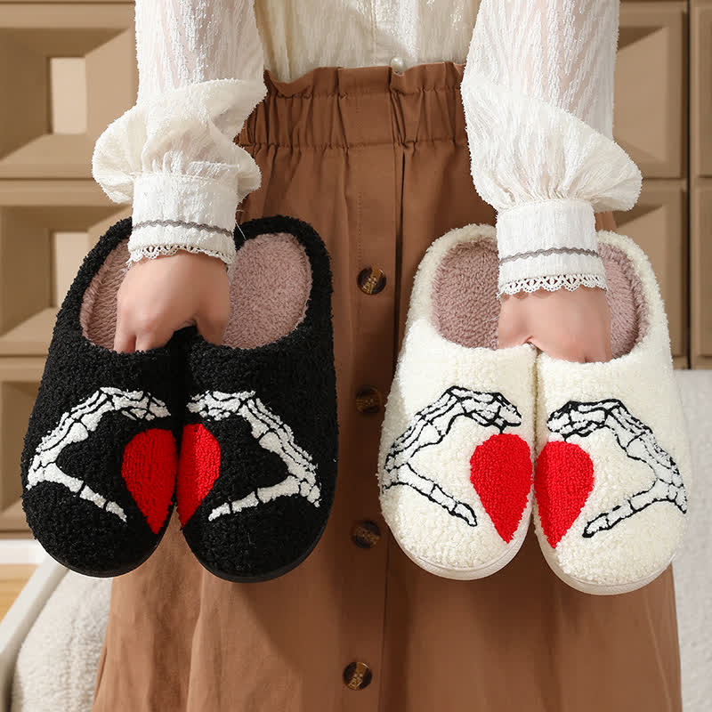 Chaussons grande taille motif squelette et cœur - image 1
