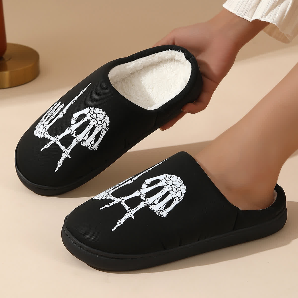 Chaussons grande taille à imprimé tête de mort - image 3
