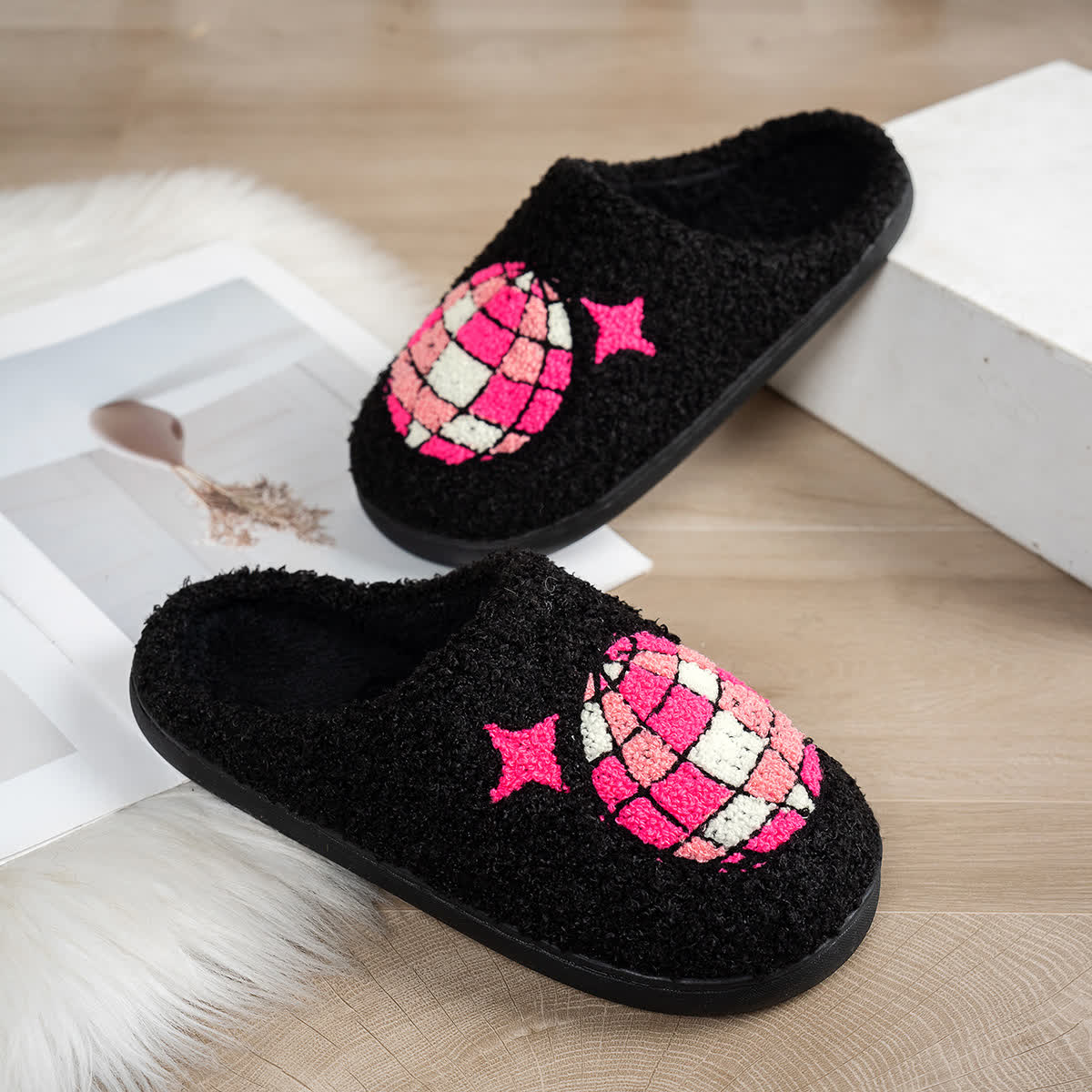 Chaussons grande taille à imprimé boule disco - image 7