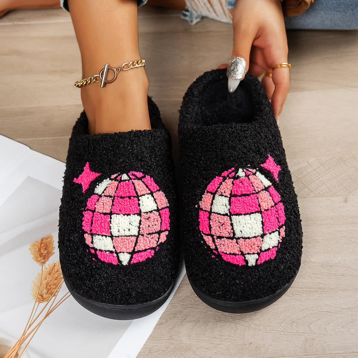 Chaussons grande taille à imprimé boule disco - Noir - EU44-45 (US10-11) - image 3